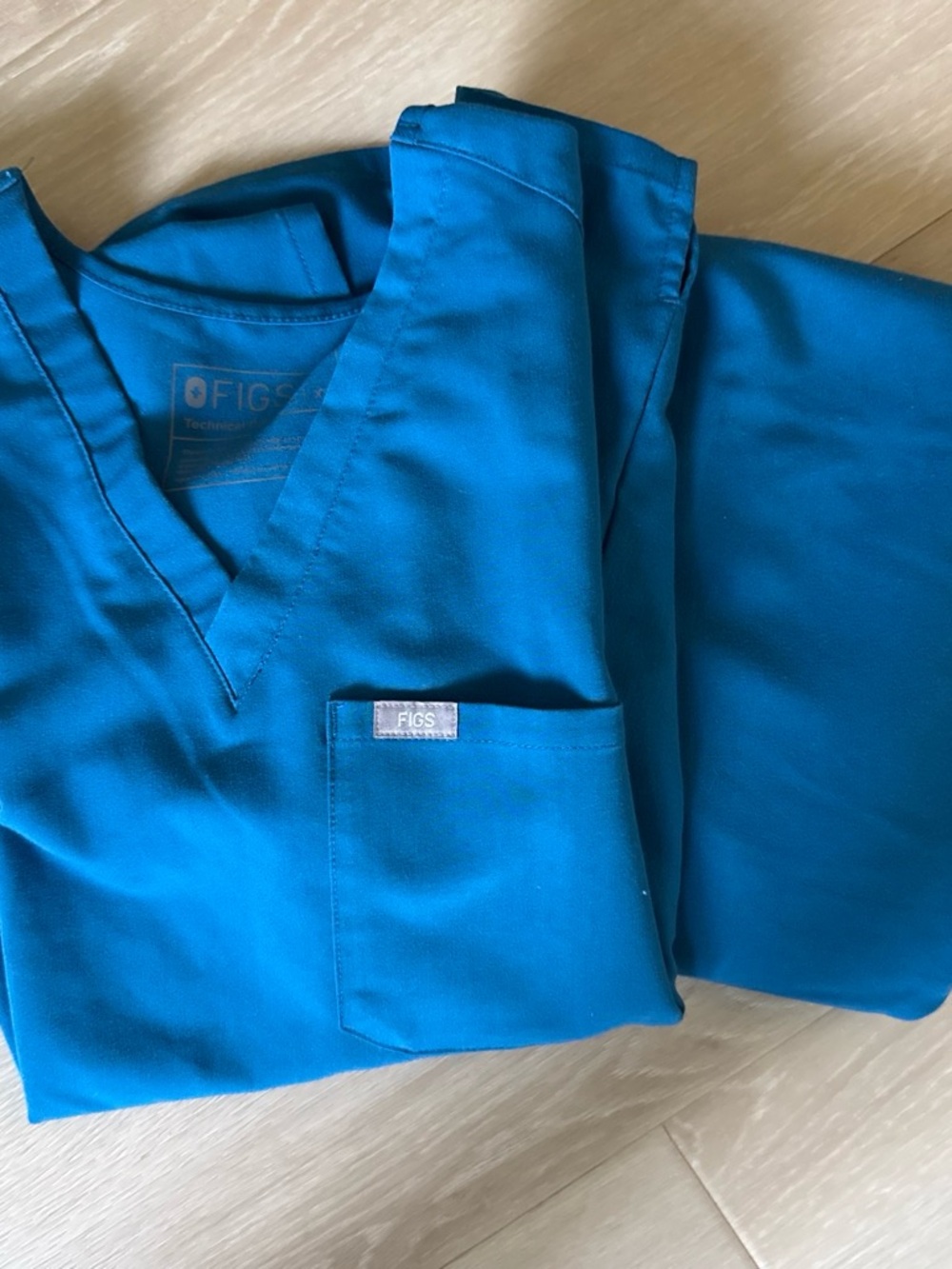 FIGS Womenβs XS Scrub Top and XS Pants in Teal Blue